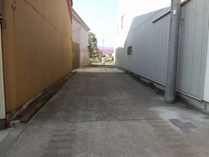 両隣に家が接する木造2階建て(35坪)の解体後